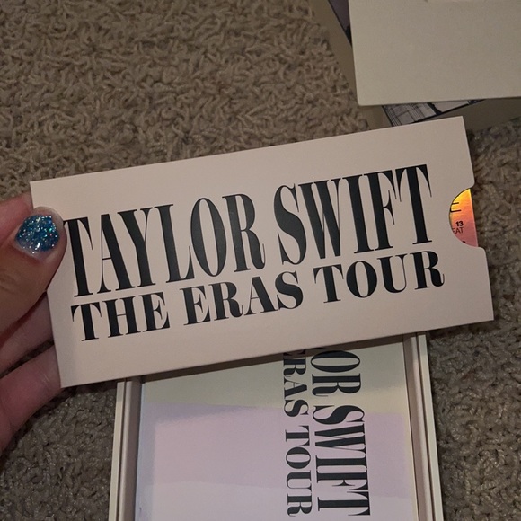 Taylor Swift VIP box - Picture 12 of 16